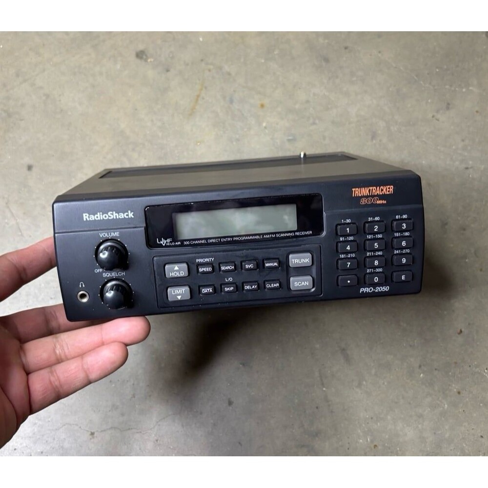 RadioShack TrunkTracker PRO-2050 800MHz 300-Channel AM/FM Scanning Receiver